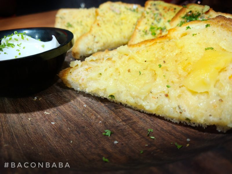 cheese Garlic bread dinshaws pune
